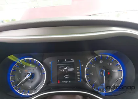 2017 Chrysler Pacifica Touring-L z USA, uszkodzony, nr VIN 2C4RC1BG0HR702383